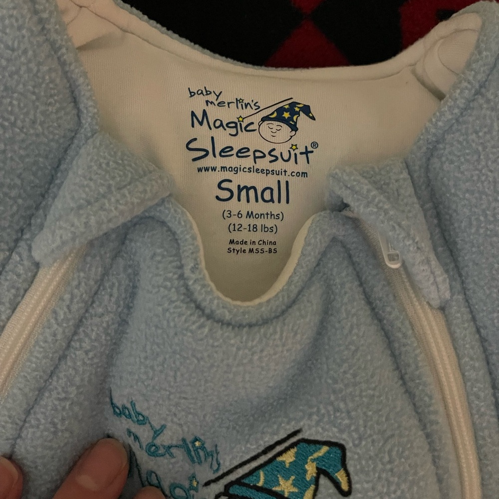Magic Merlin Sleepsuit size small. My kid didn’t like it, used it maybe 3x